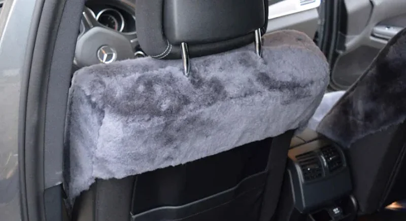 Lammfell-Rückenbezug in Anthrazit an einer Mercedes E-Klasse W212