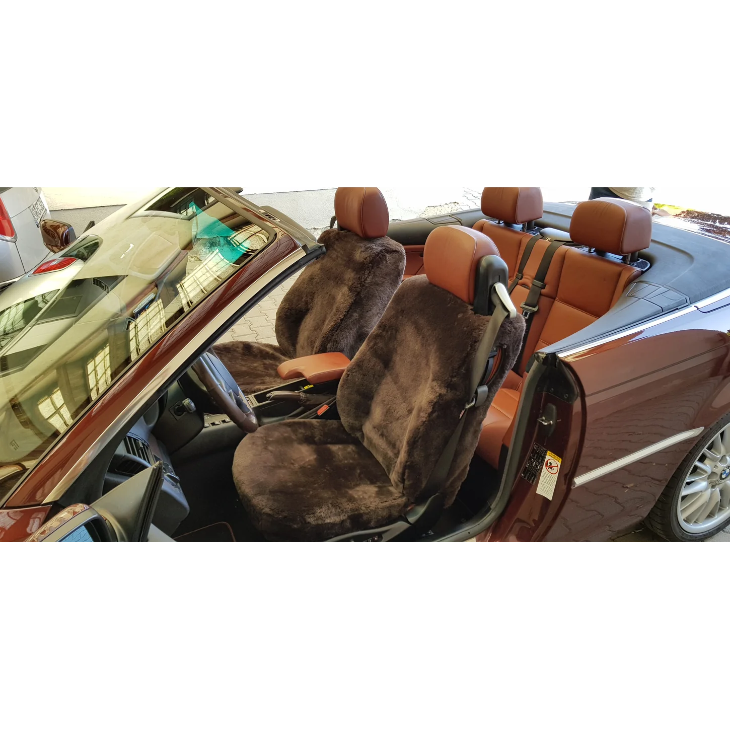 Autositzbezüge aus Lammfell für Fahrer- und Beifahrersitz des BMW E46 Cabrio in Farbe Mocca