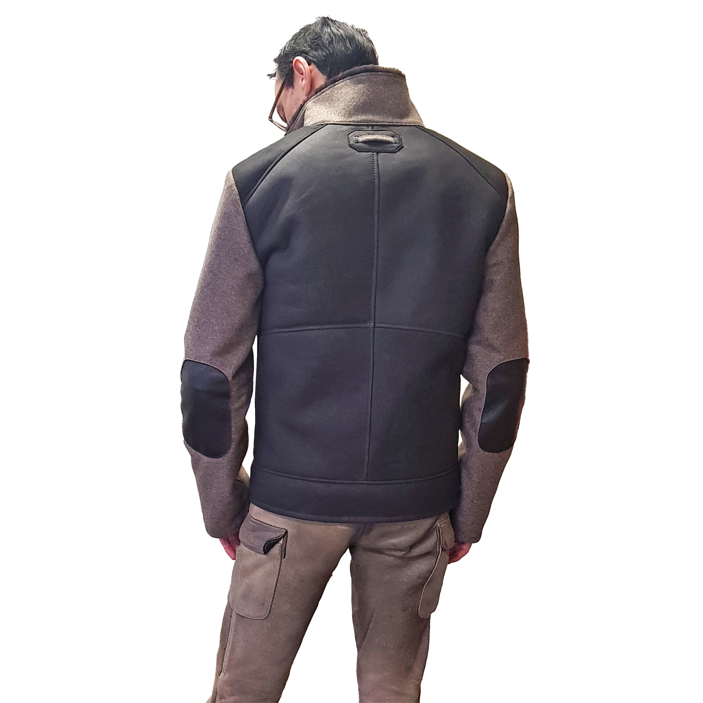 Lammfelljacke Zürich mit Ärmeln aus Loden für Herren, in sportlich kurzem Schnitt, Modelaufnahme - Oberkörper in der Rückansicht