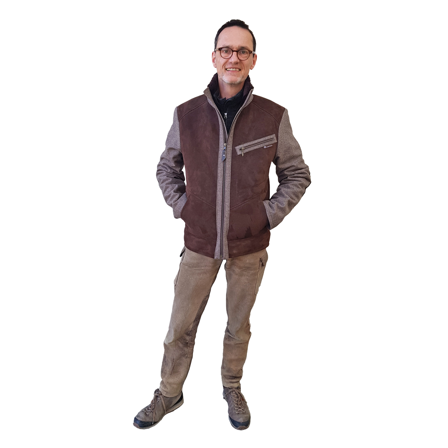 Lammfelljacke Zürich mit Ärmeln aus Loden für Herren, in sportlich kurzem Schnitt, Farbe Braun, Modelaufnahme vom ganzen Körper in der Vorderansicht