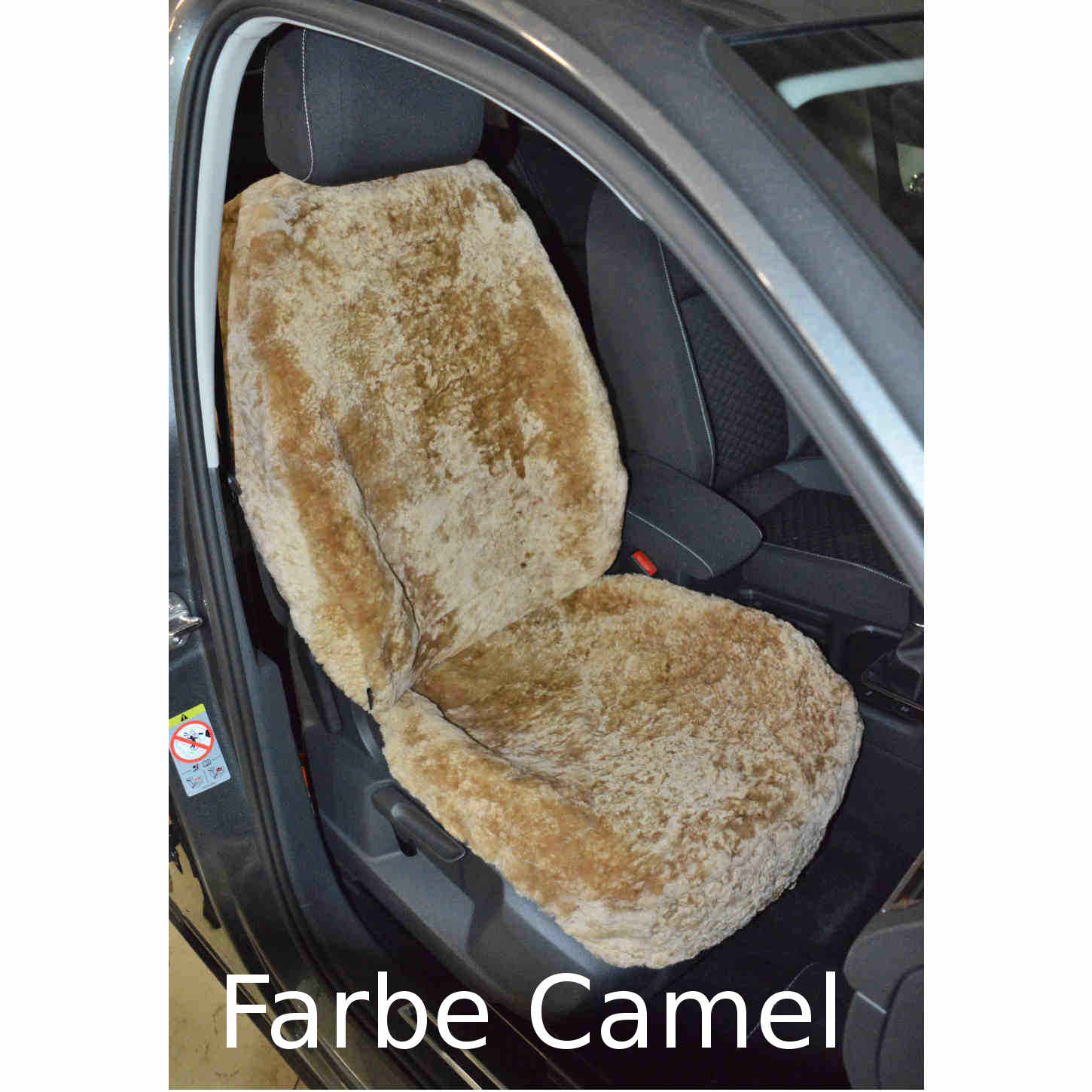 Autositzbezug aus Lammfell für VW Tiguan in Farbe Camel in Vorderansicht mit eingeblendetem Farbnamen