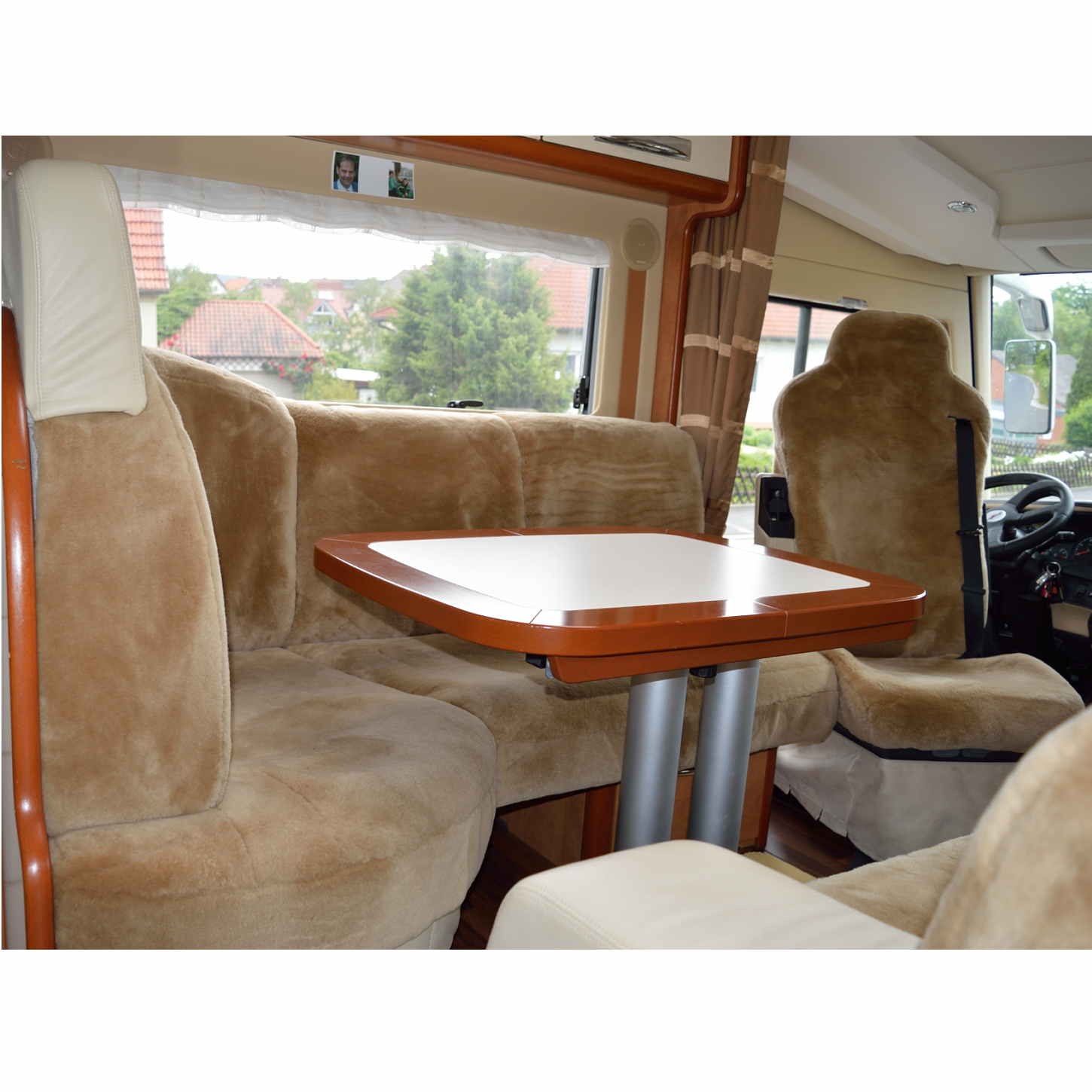 Autositzbezug aus Lammfell für Carthago-Wohnmobil-Sitzgruppe in Farbe Camel